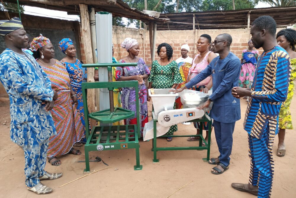 ONG CASA GRANDE BENIN - Remise d'équipements au groupement de femmes Fifonsi