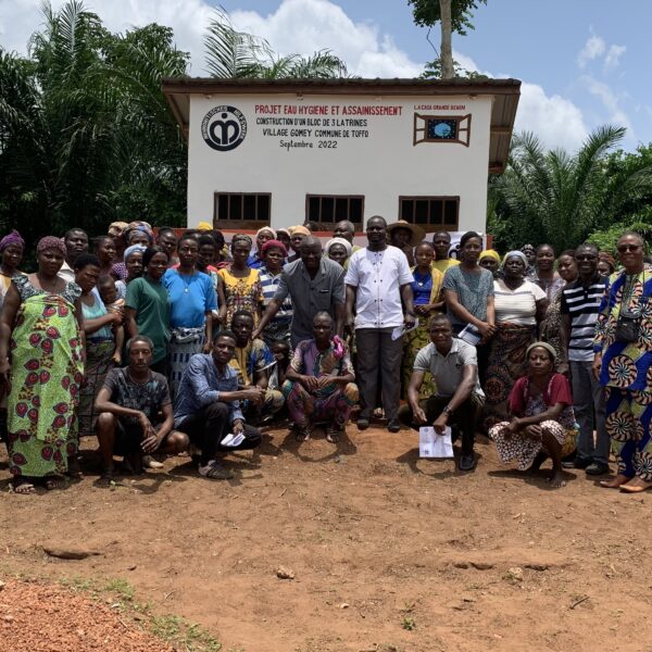 ONG CASA GRANDE BENIN - Bloc de 3 latrines dans le village de Gomey